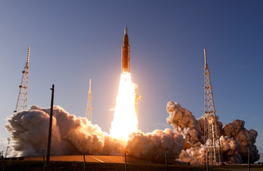 Artemis II: Nasa lança foguete para Lua em missão tripulada